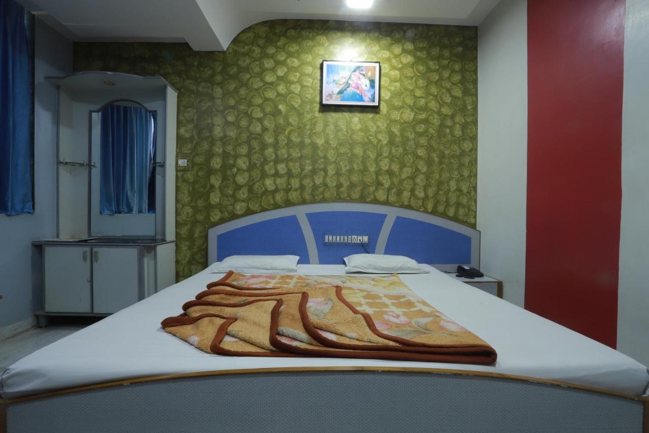 โรงแรมทรศาน Amreli ภายนอก รูปภาพ